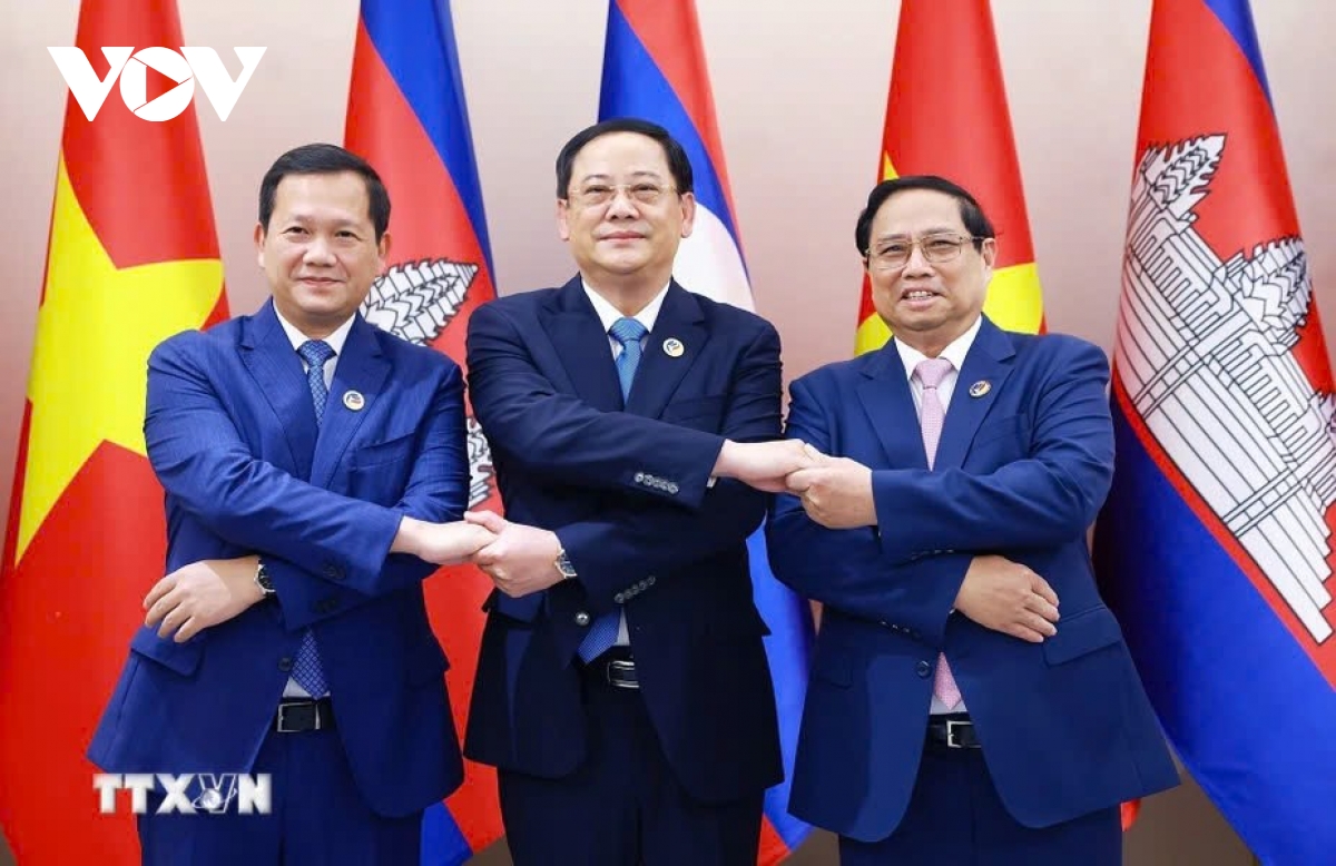 Prime Ministers of Vietnam, Laos and Cambodia meet in Vientiane